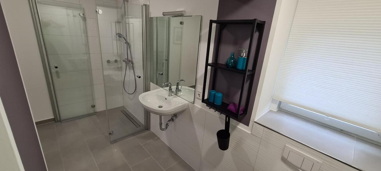 Appartement Lavendel, Ferienwohnung Mit Eigenem Eingang Wie Ein Kleines Haus Bad Salzuflen Ngoại thất bức ảnh